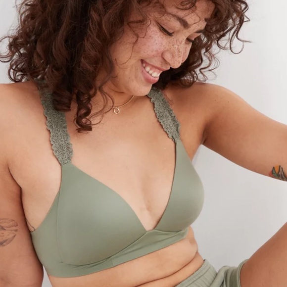 ☘️Sunnie wireless lightly lined blossom lace strap bra - Picture 2 of 7